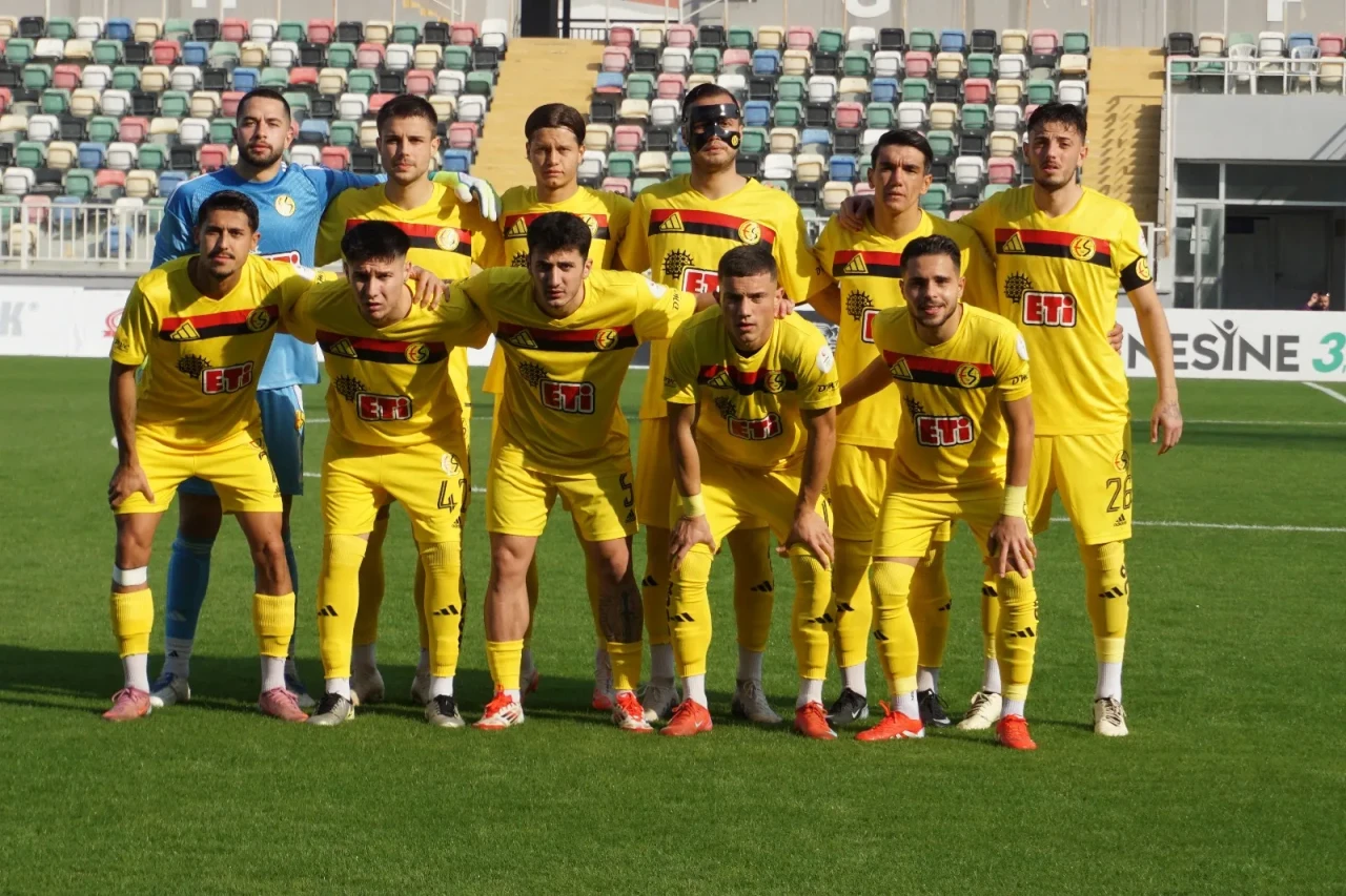 Eskişehirspor Deplasmanda Zaferi Kaptı: Bornova 1877'yi Tek Golle Susturdu!