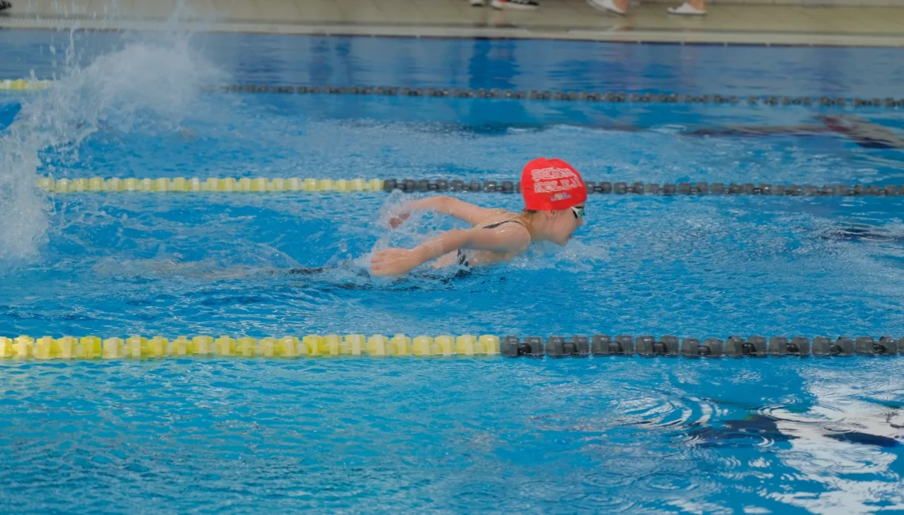 Eskişehir Kentpark Havuzunda Yüzme Yarışları Heyecanı