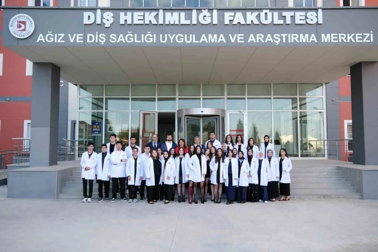 Diş Hekimliği Fakültesi öğrencileri önlük giydi