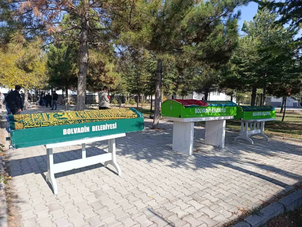 Anne ve çocuklarına hüzünlü veda