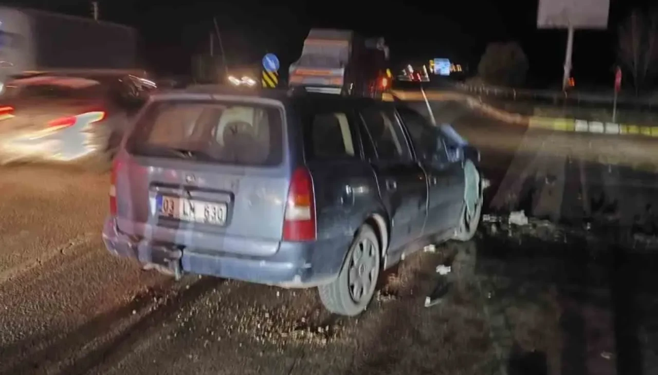 Afyonkarahisar’da Otomobil ile Otobüs Çarpıştı: 1 Kişi Hayatını Kaybetti