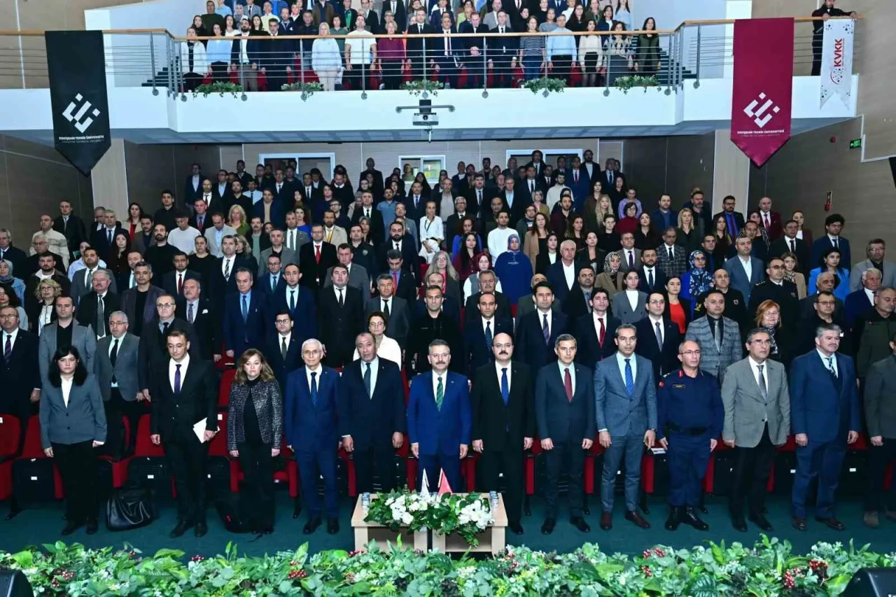 Eskişehir’de ‘Kişisel Verileri Koruma’ toplantısı: Vali Aksoy’dan dijital güvenlik vurgusu