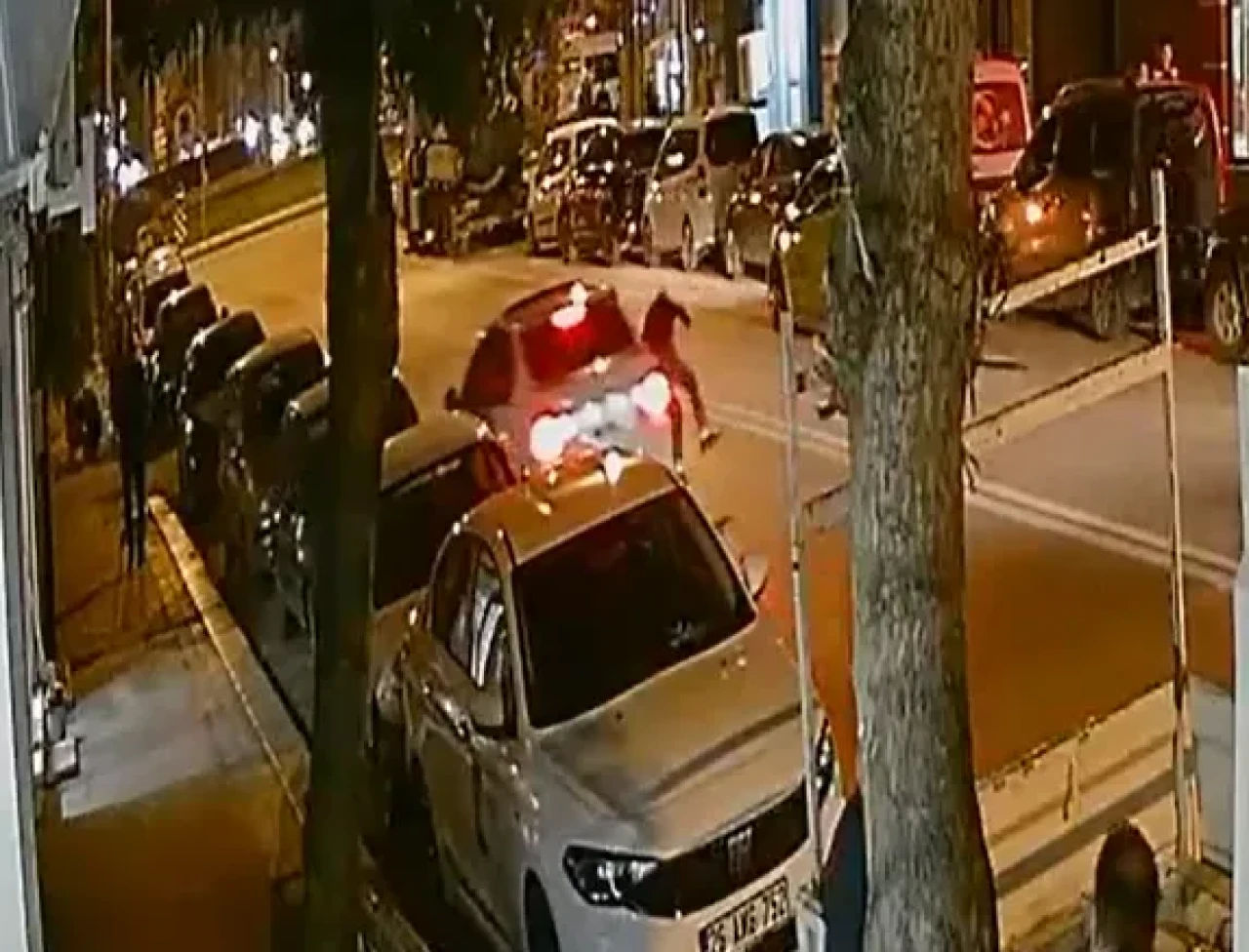 Ters şeritten gelen otomobil 68 yaşındaki yayaya çarptı: 1 yaralı