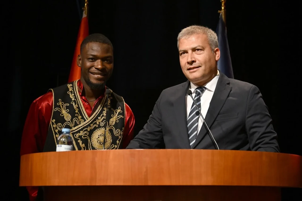 Türkçe Atağı! Anadolu Üniversitesi’nden Dünyaya Çağrı: 1 Milyon Öğrencili Dev Kurumdan Tarihi Burs Müjdesiyle Küresel Hamle!