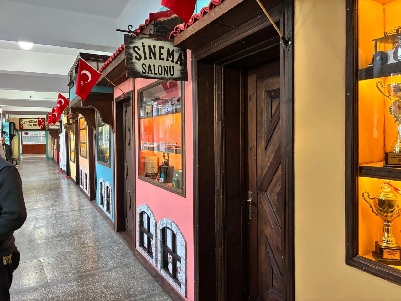 Atatürk MTAL’de sinema salonu açıldı