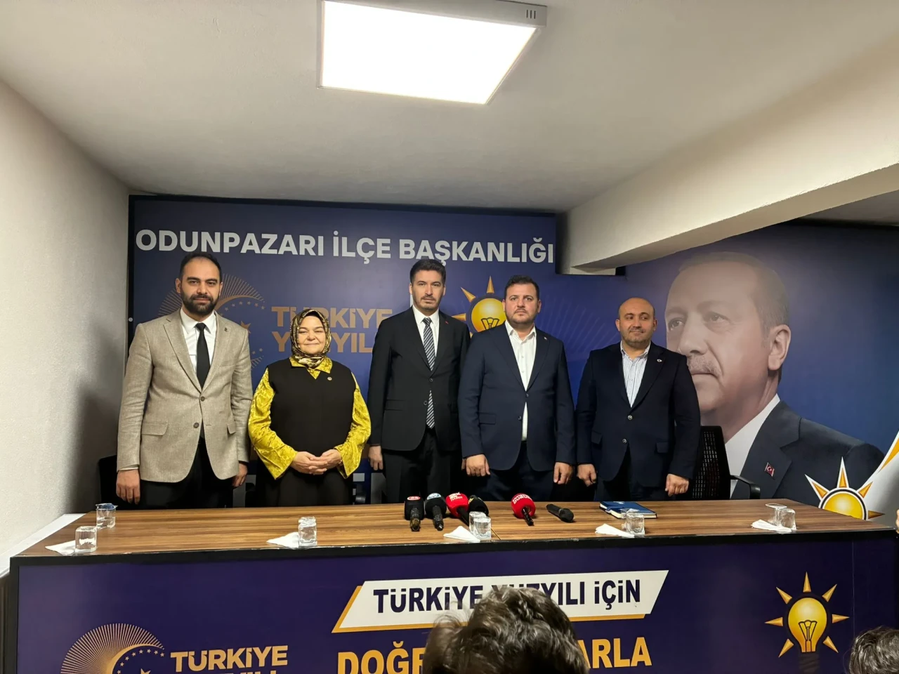 AK Parti Odunpazarı’nda Güç Gösterisi: Devir Teslimde Salon Ayakta