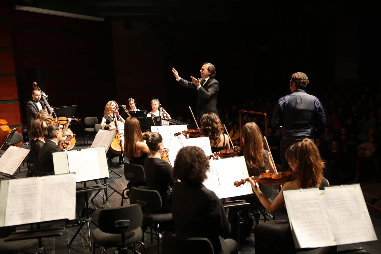 Etkileyici Performans: Senfoni Orkestrası Klasik Müziğin Devlerini Seslendirdi