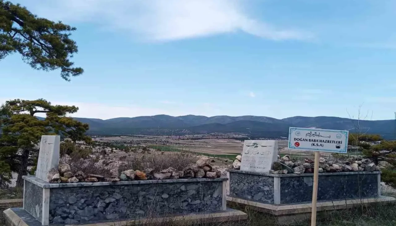 Beylikova'da Doğan Baba ve Gelininin Mezarları Yenilendi