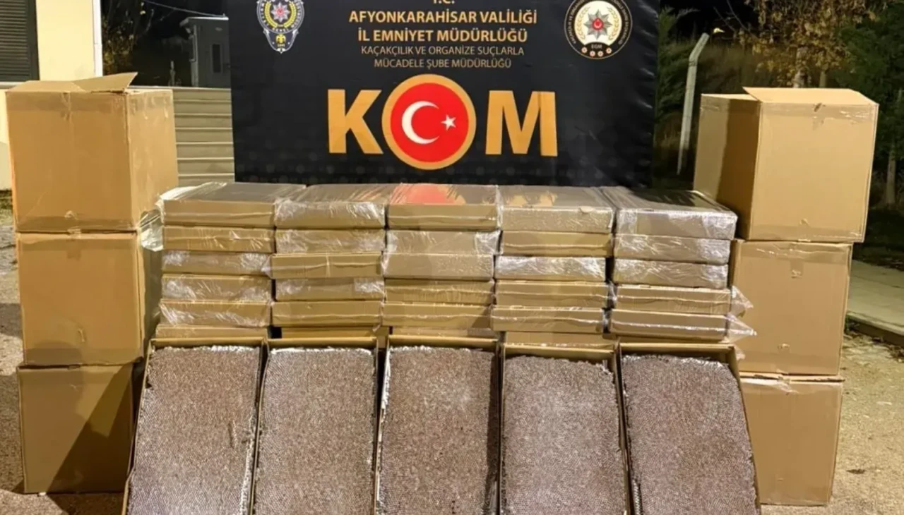 Afyonkarahisar Polisi Kaçak Makaron Sevkiyatını Önledi