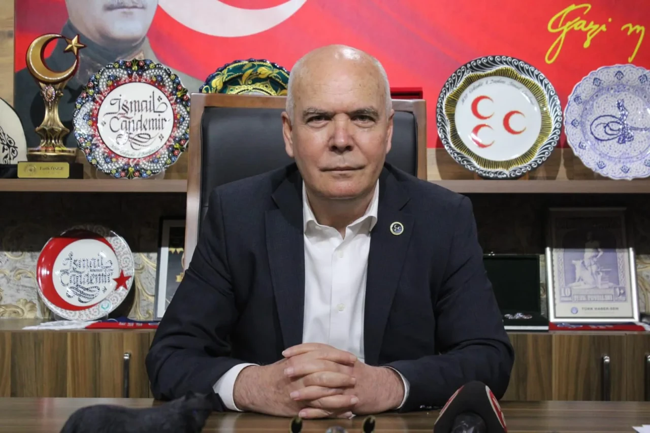 Candemir’den İYİ Parti’ye eleştiri yağmuru: “MHP ne dün eğildi ne bugün eğilir”