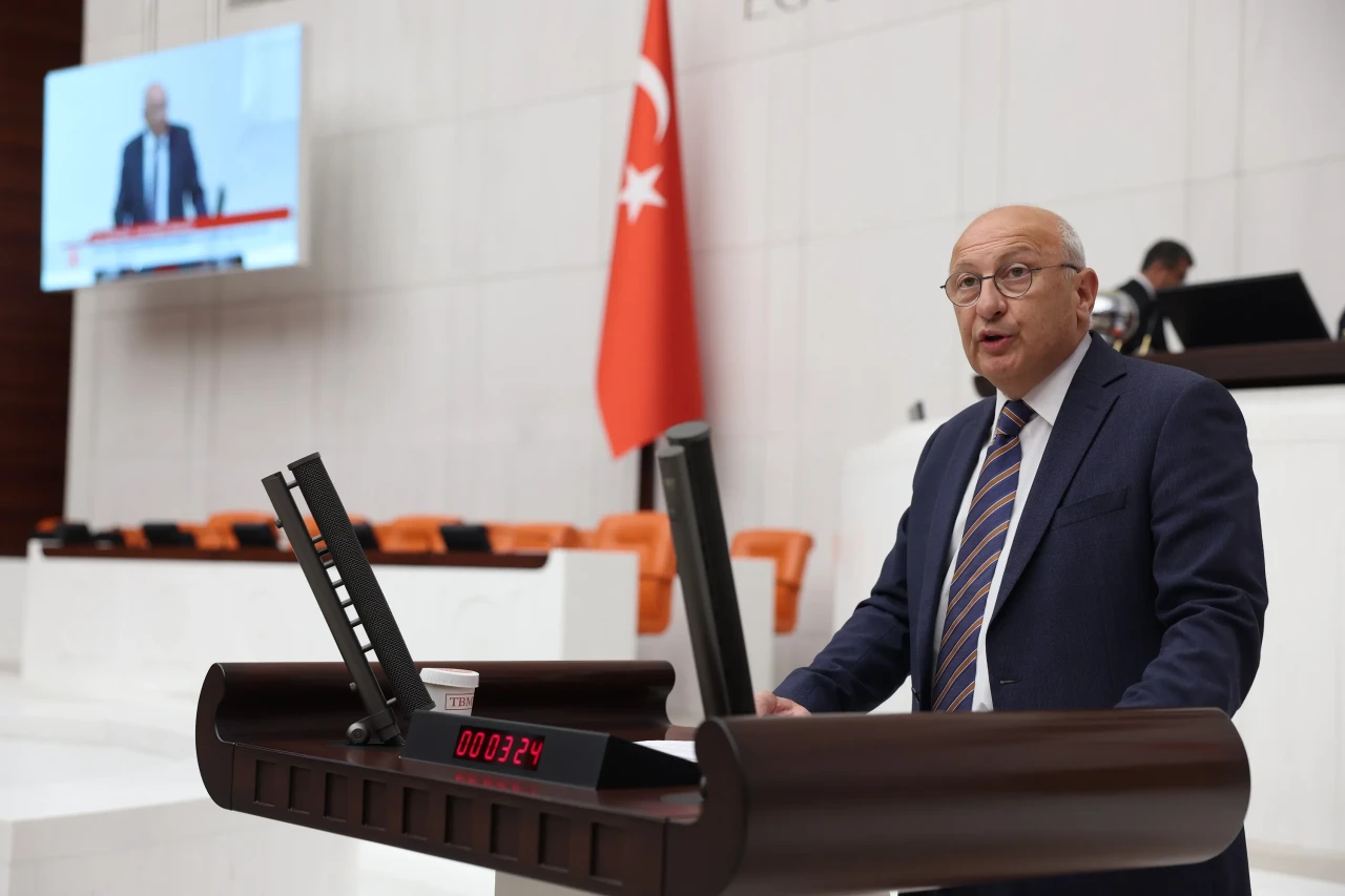 CHP Milletvekili Çakırözer: “Kahraman evlatlarımız için derhal milli yas ilan edilmeli”