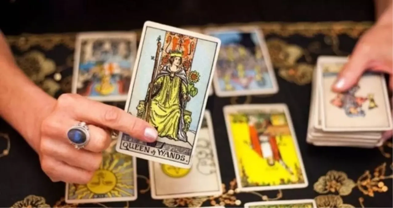 10 Kasım Pazartesi günü seni neler bekliyor? 10 Kasım 2025 Günlük Tarot Falı: Günlük Tarot kart açılımı!