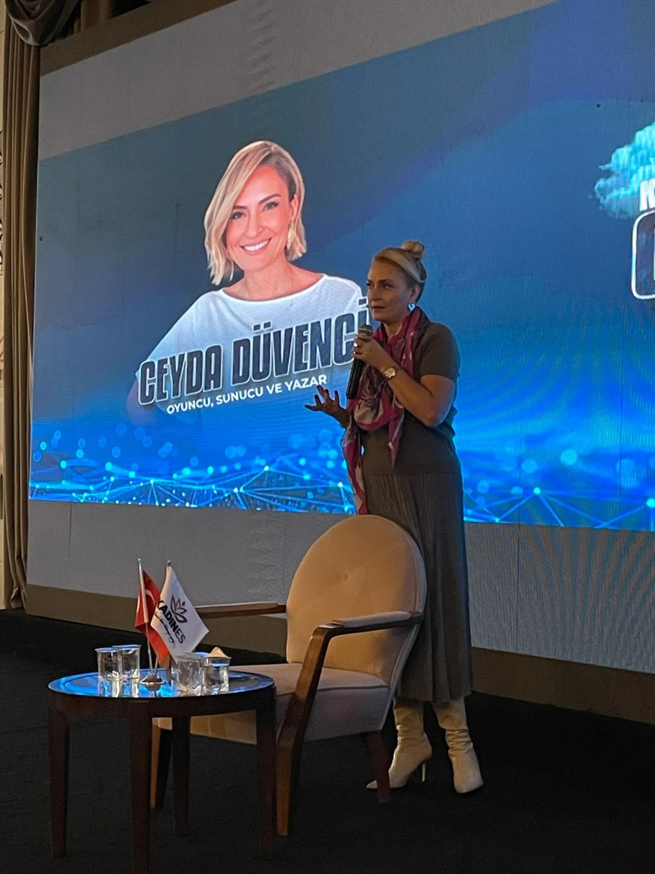 Ceyda Düvenci'nin katılımıyla gerçekleşen Kadınes Girişimcilik Zirvesi yoğun ilgi gördü