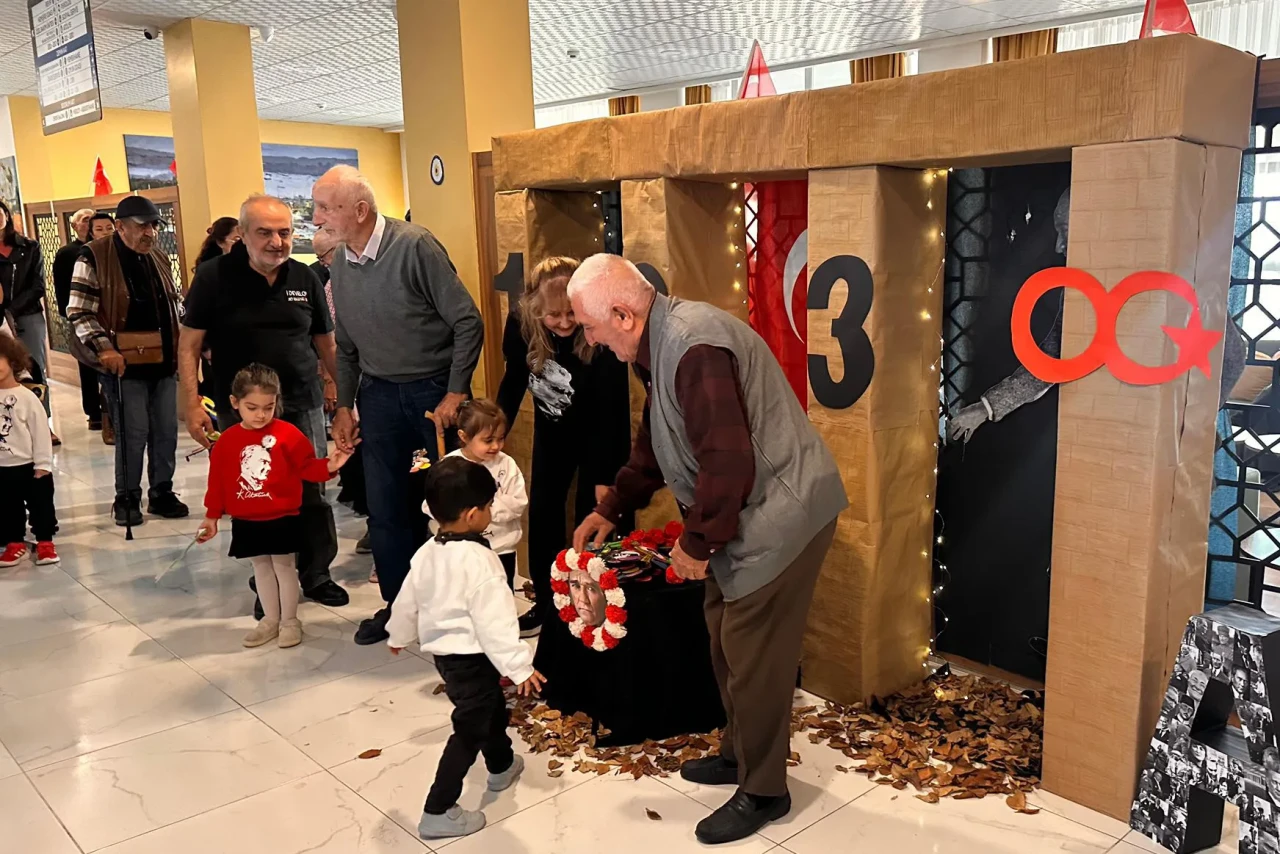 Metin Özöğüt Yaşam Merkezi’nde duygusal 10 Kasım töreni