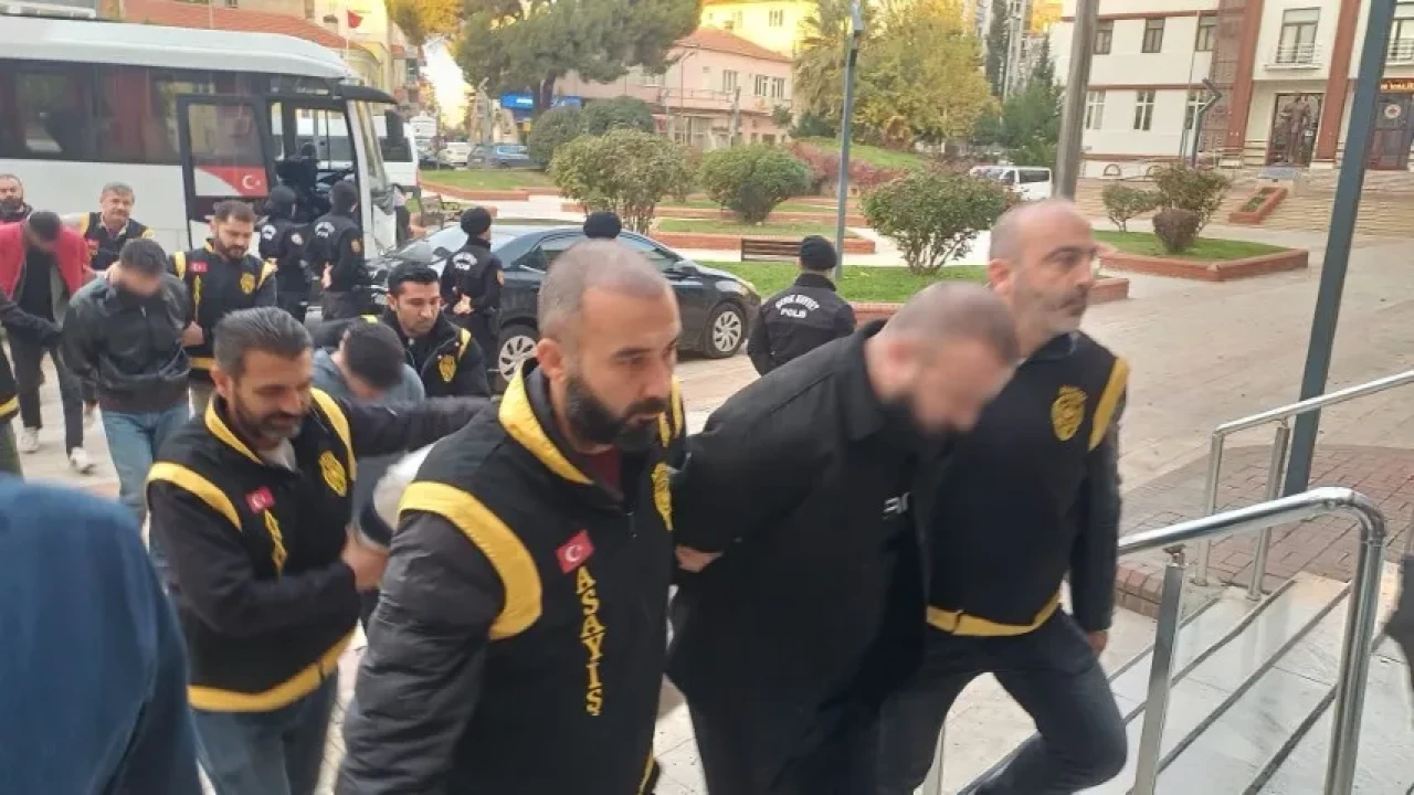 Lüks araç vaadiyle dolandırdılar: 9 şüpheli yakalandı