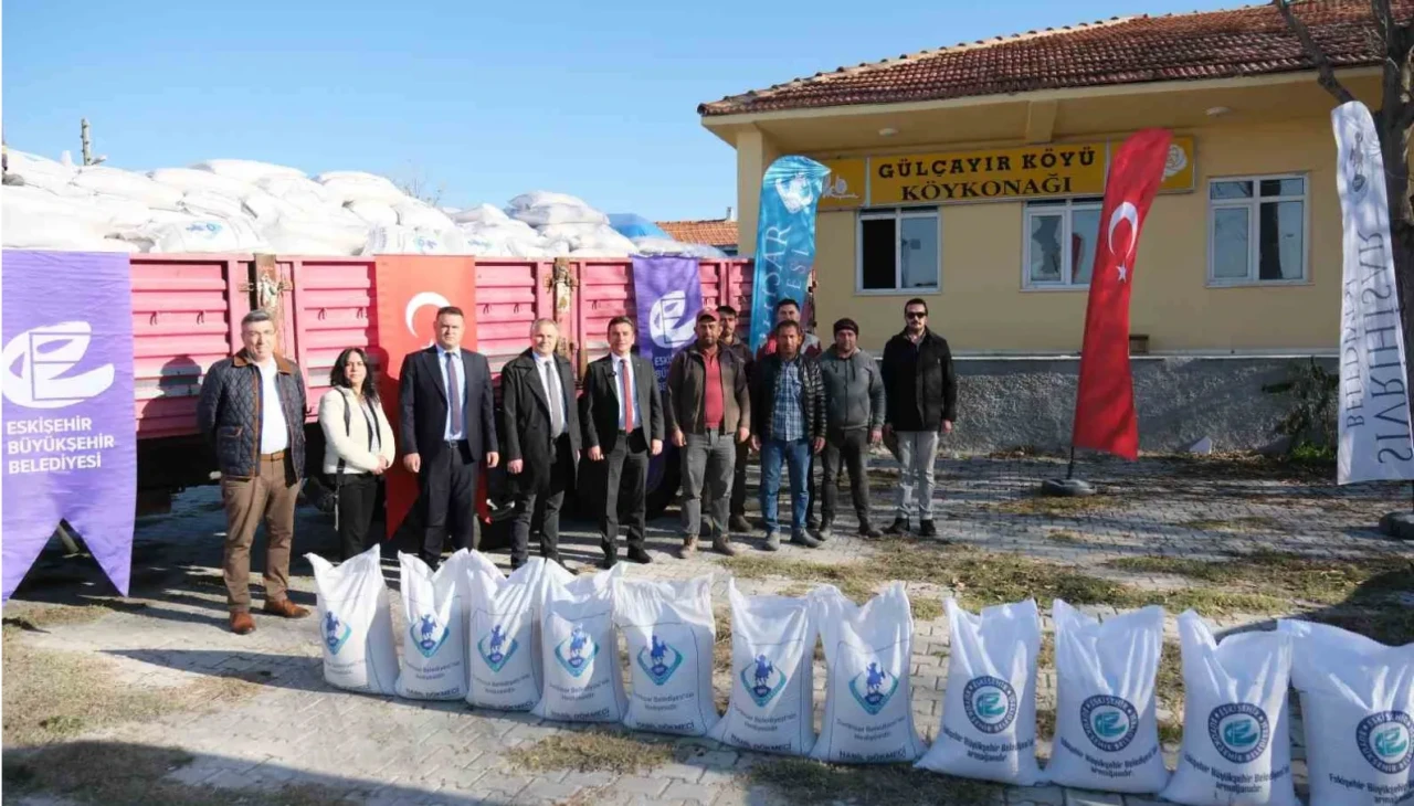 Sivrihisar’da Atıl Arazi Üretime Kazandırıldı, Arpa Ürünleri Dağıtıldı