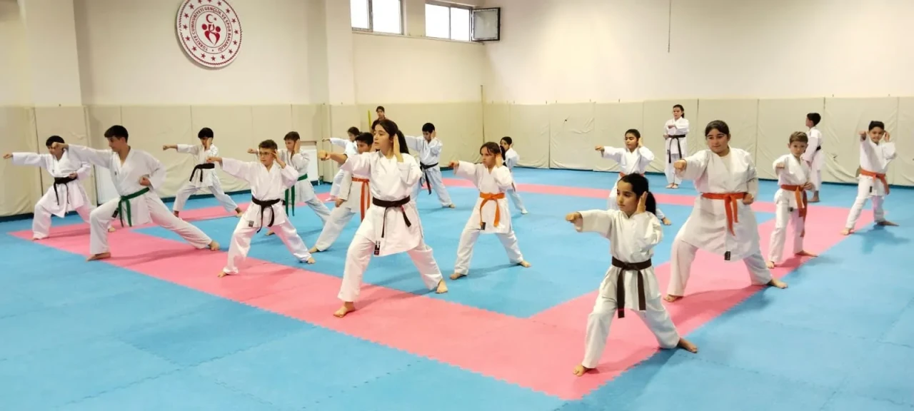 Eskişehir’de Karate Kış Okulu 3. Grup Çalışmaları Sürüyor