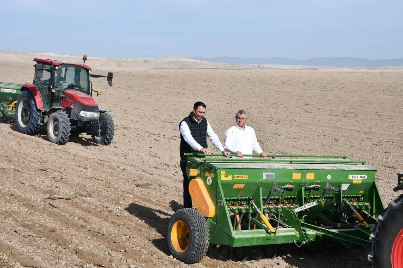 Beylikova Belediyesi hububat ekimine başladı