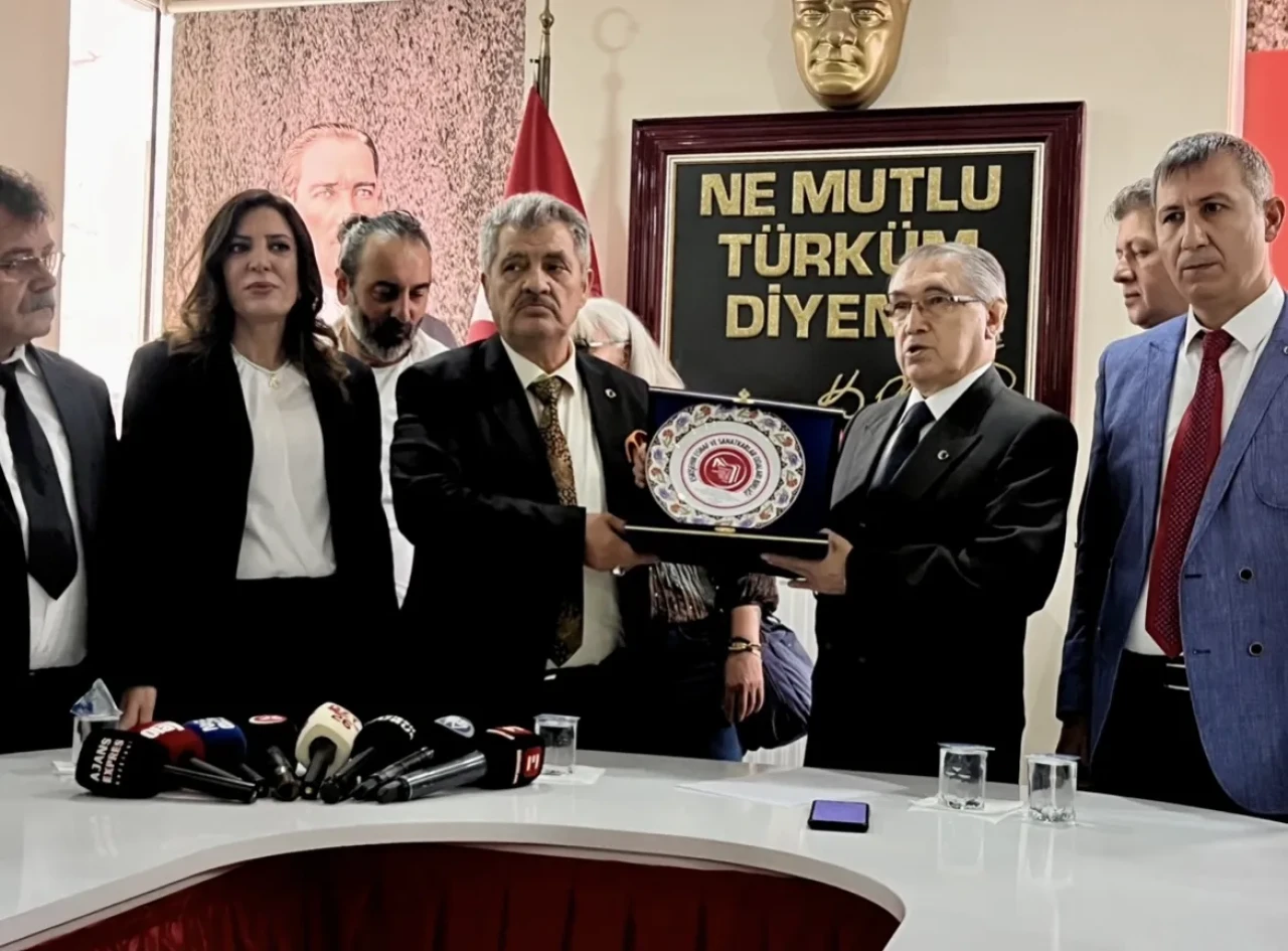 Terziler odasında bayrak değişimi: Süleyman Döner’den Nurhan Güdücübaş’a destek