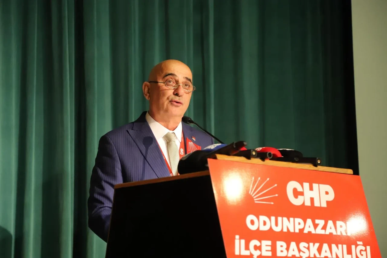 Rahmi Çınar: “Kadına şiddetin olduğu yerde demokrasi büyümez”