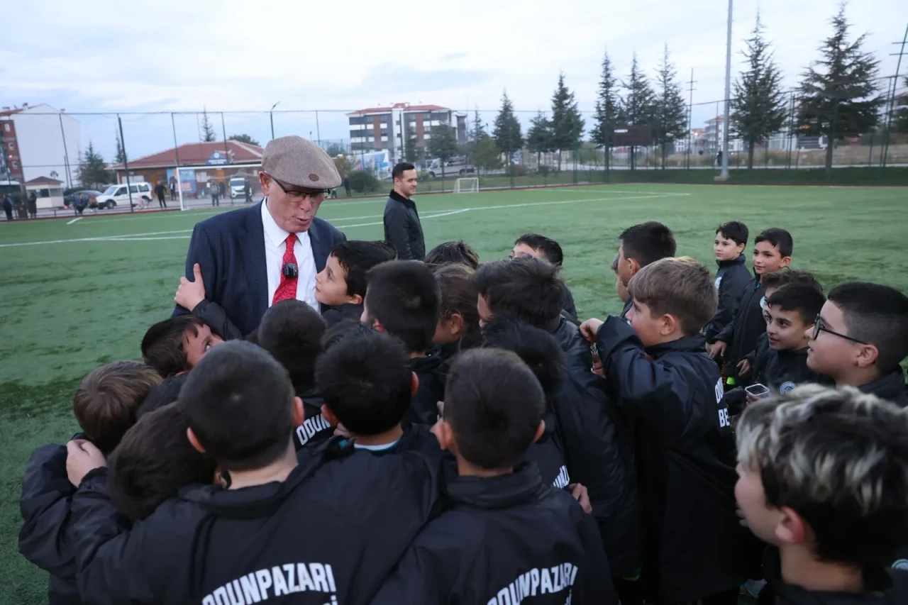 Odunpazarı'nda Minik Sporculara Başkan Desteği: 43 Çocuğa Krampon Hediye Edildi