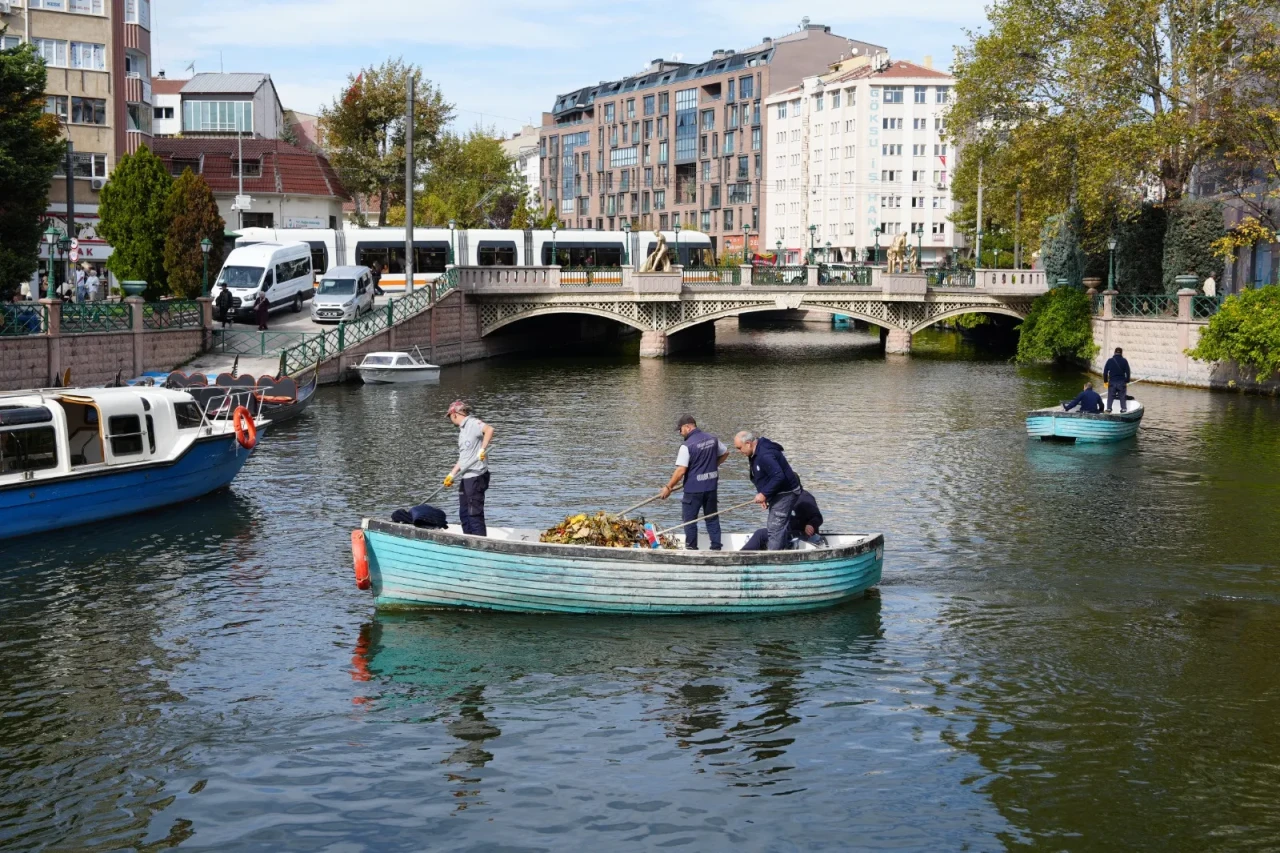 Büyükşehir’den Porsuk Çayı’nda Kimyasalsız Temizlik