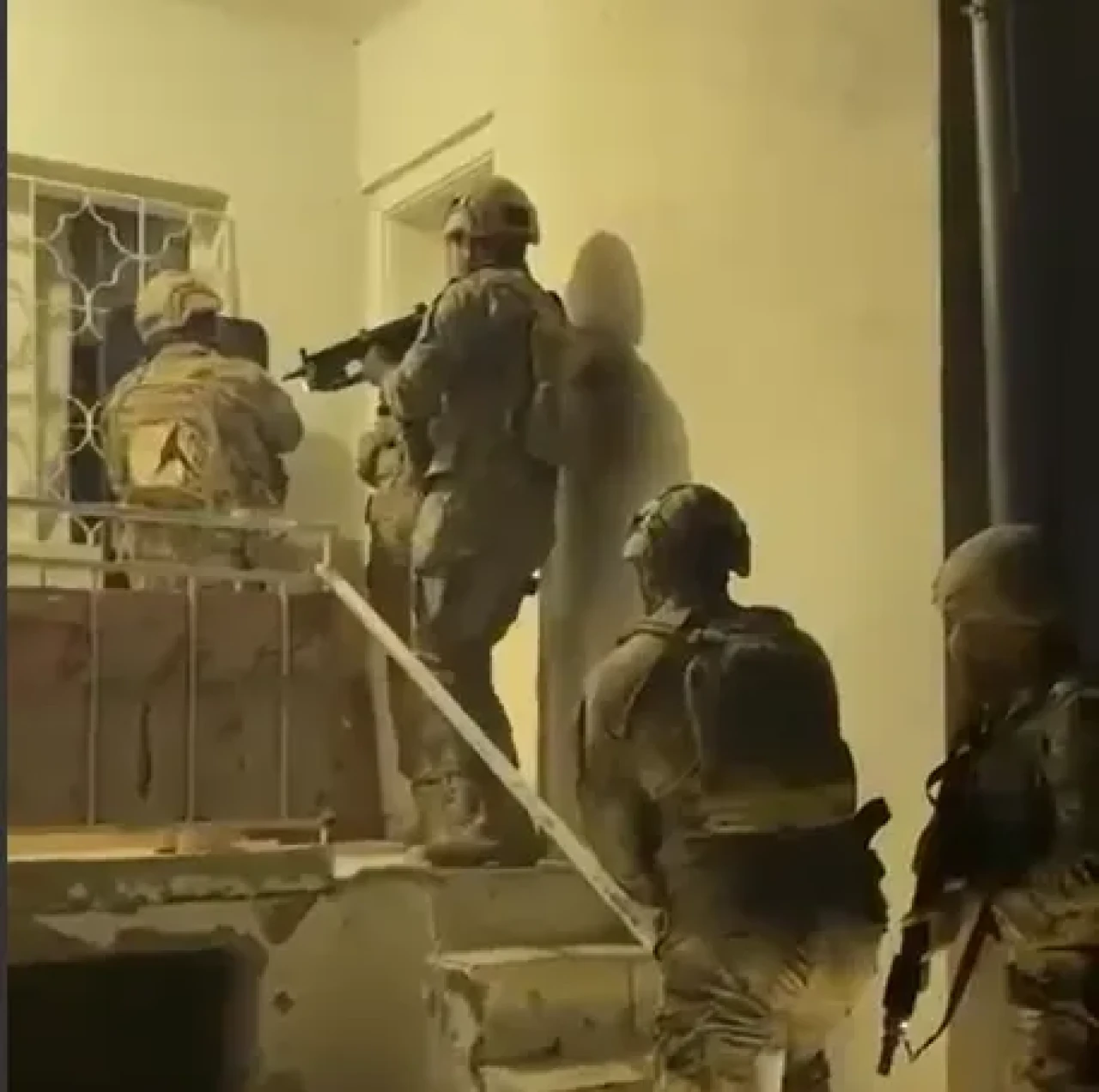 Aranan Şahıs Çatı Katında Yakalandı