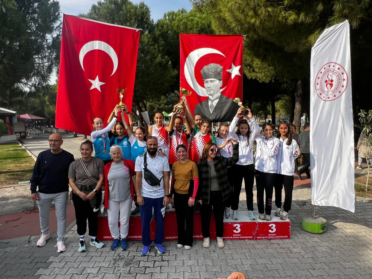 Sezonun İlk Yarışında Şov! Büyükşehir Atletleri Rakiplerine Fırsat Tanımadı