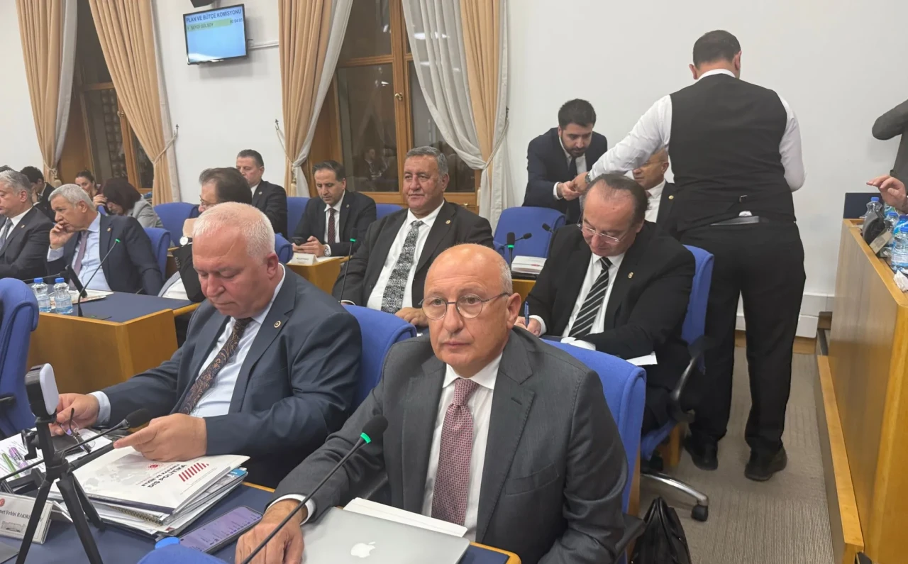 CHP’li Çakırözer'den Bakan Fidan'a: “23 Sayfa Konuştunuz, Bir Kez Demokrasi Demediniz!”