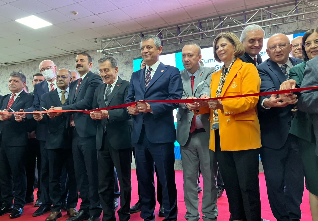 Eskişehir’de Ferdi Zeyrek Yaşam Merkezi Özgür Özel Katılımıyla Açıldı