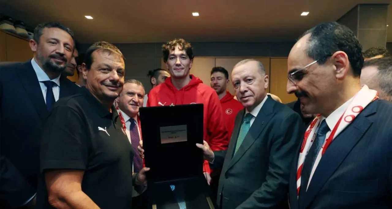 Ara tatil tartışması büyüyor: Akça, çözümün yönetimde olduğunu söyledi