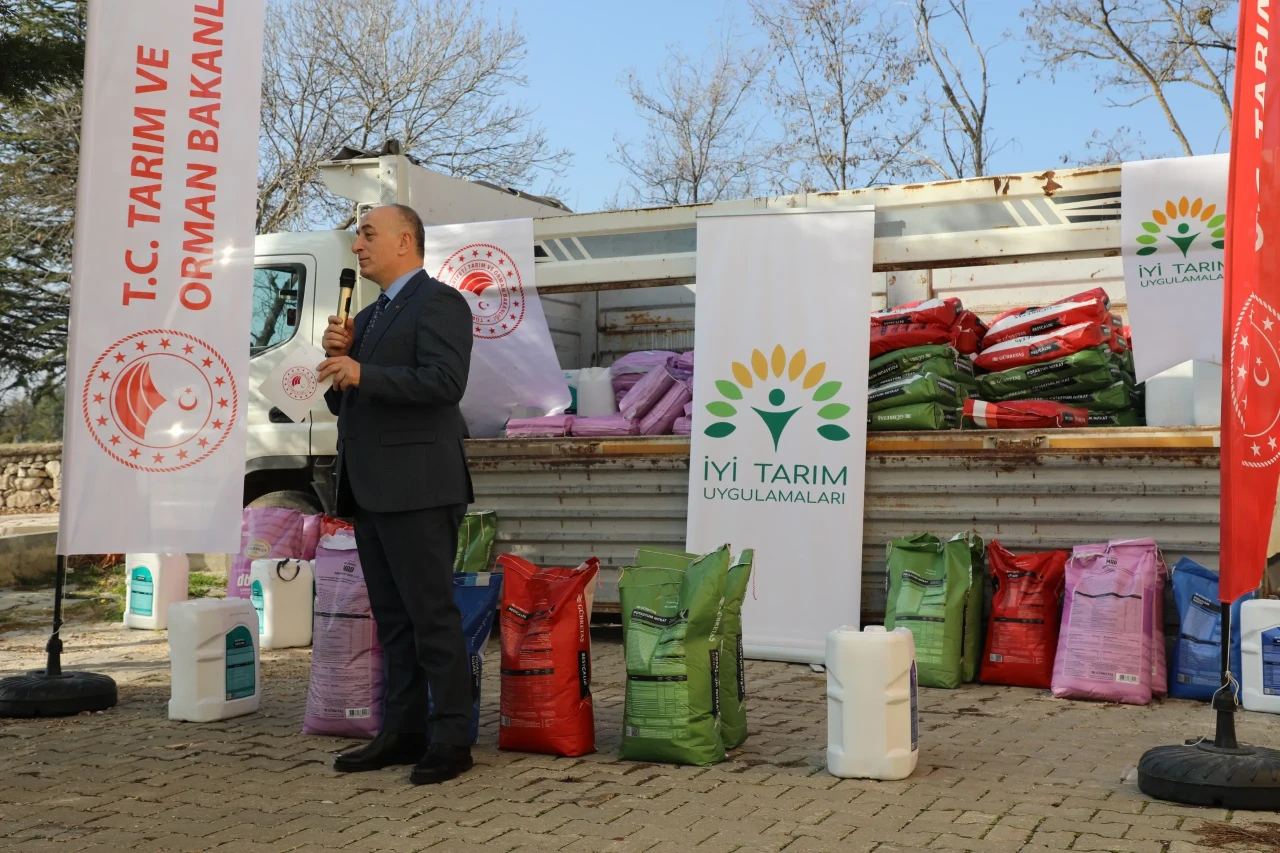 Mihalıççık’ta İyi Tarım Projesiyle Çiftçilere Gübre Desteği
