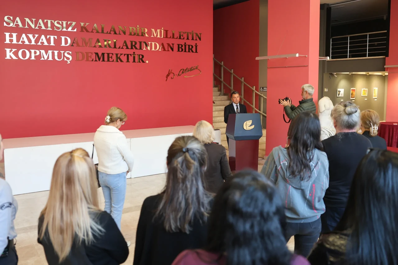 Bir Çizgide Dünyayı Anlatan 40 Yıllık Arşiv Eskişehir’de Açıldı