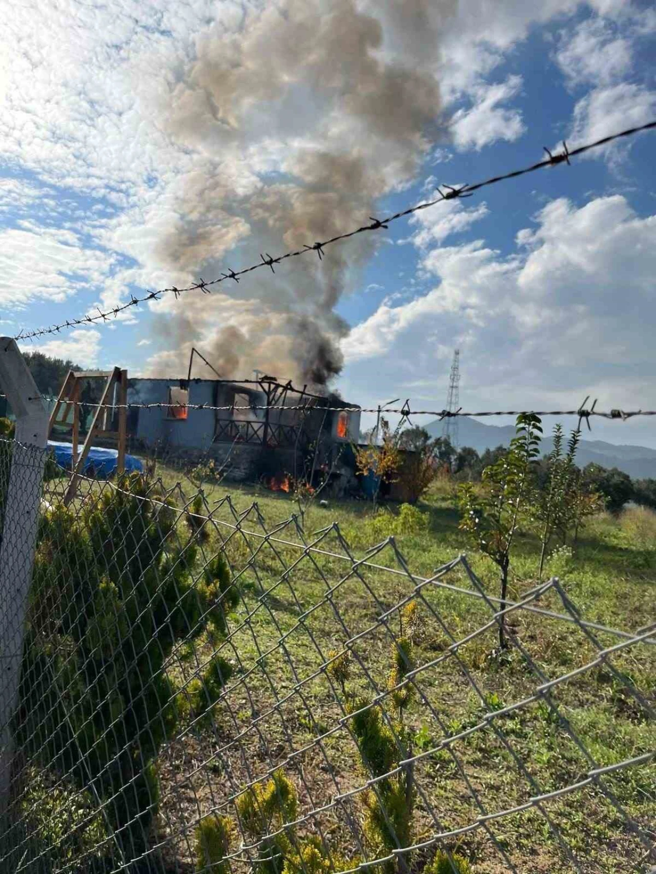 Bağ evinde çıkan yangın korkuttu: Yapı kullanılamaz hale geldi