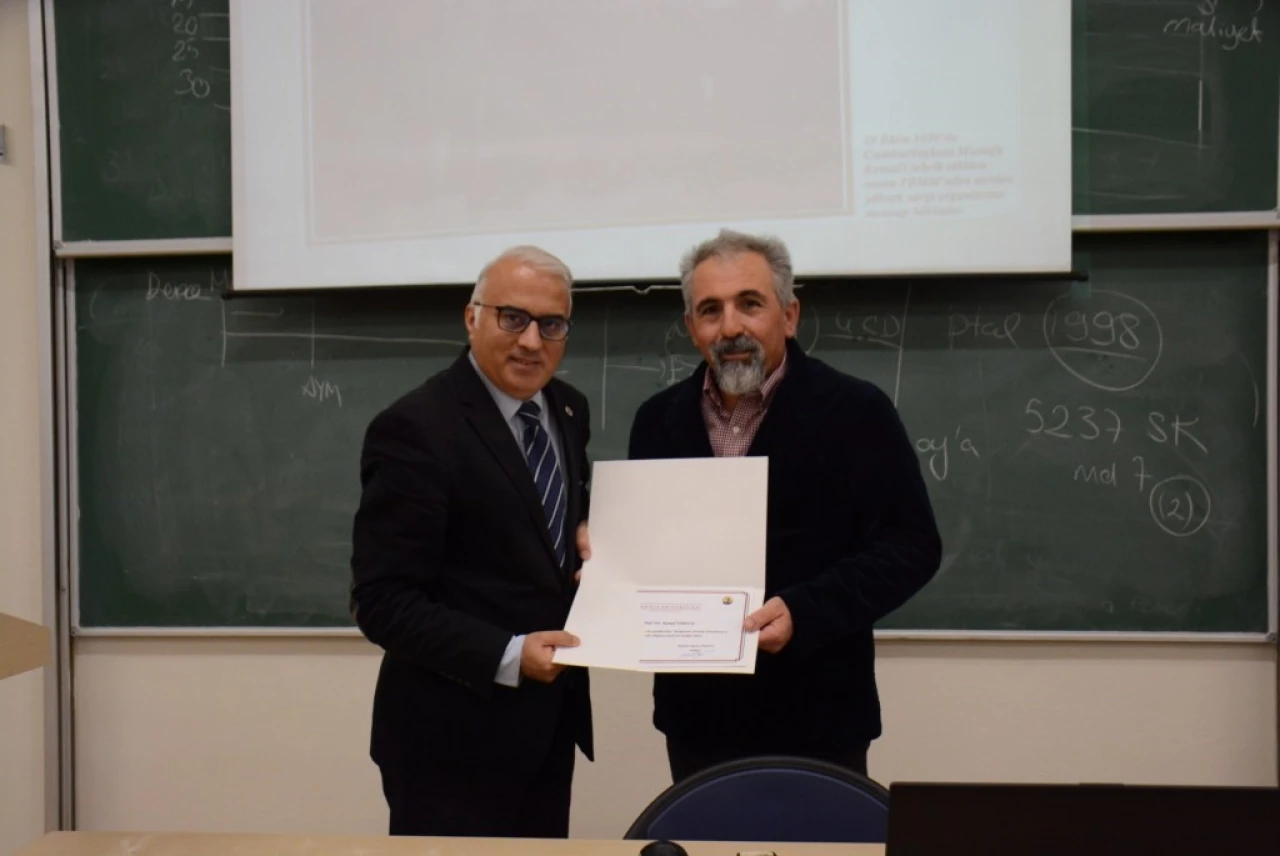 Başöğretmen Atatürk, modernleşme ve hukuk konferansı düzenlendi