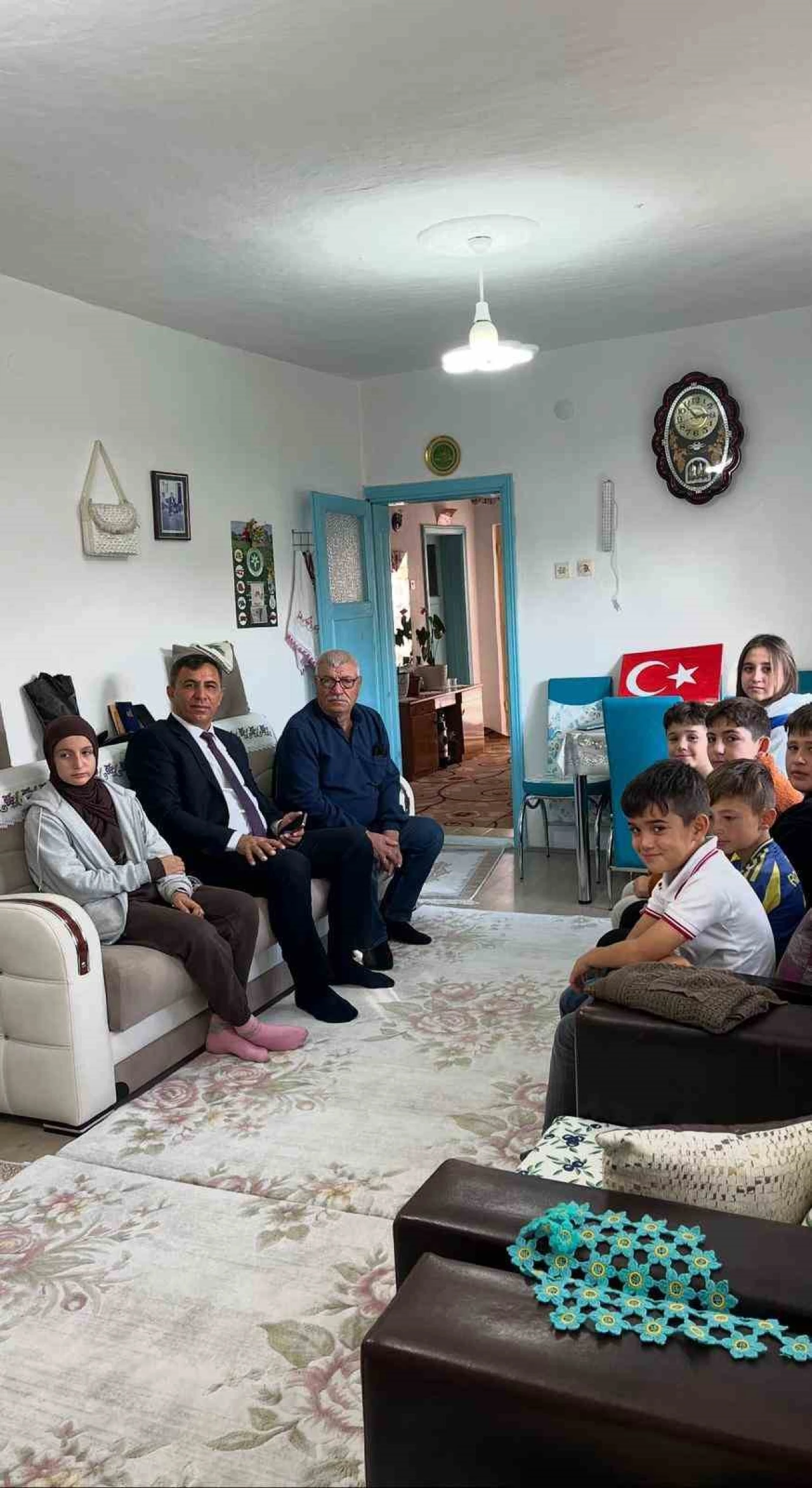 Beylikova’da öğrencilerden emekli öğretmene anlamlı sürpriz