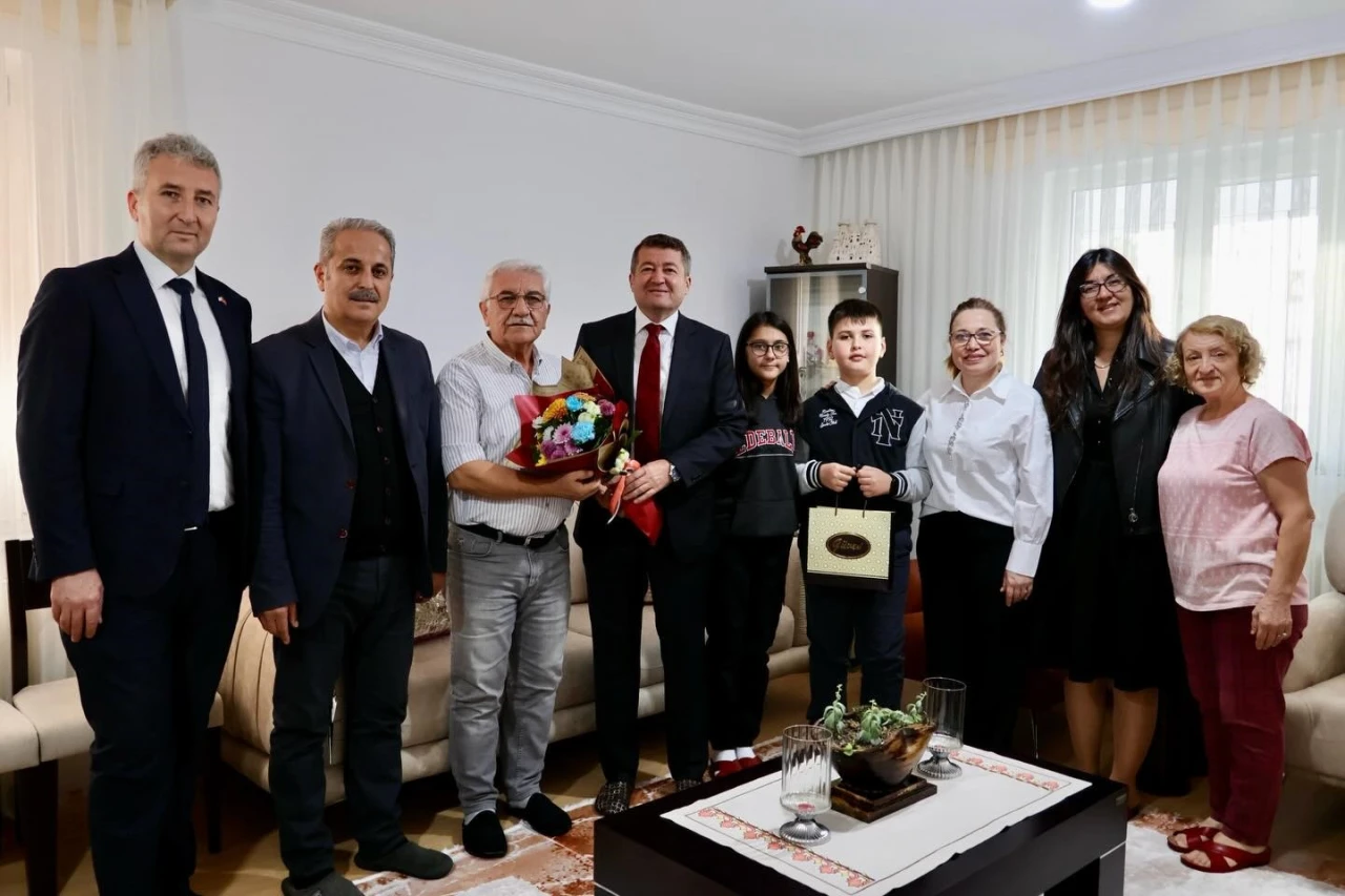 Bilecik’te 24 Kasım kapsamında emekli öğretmene anlamlı ziyaret