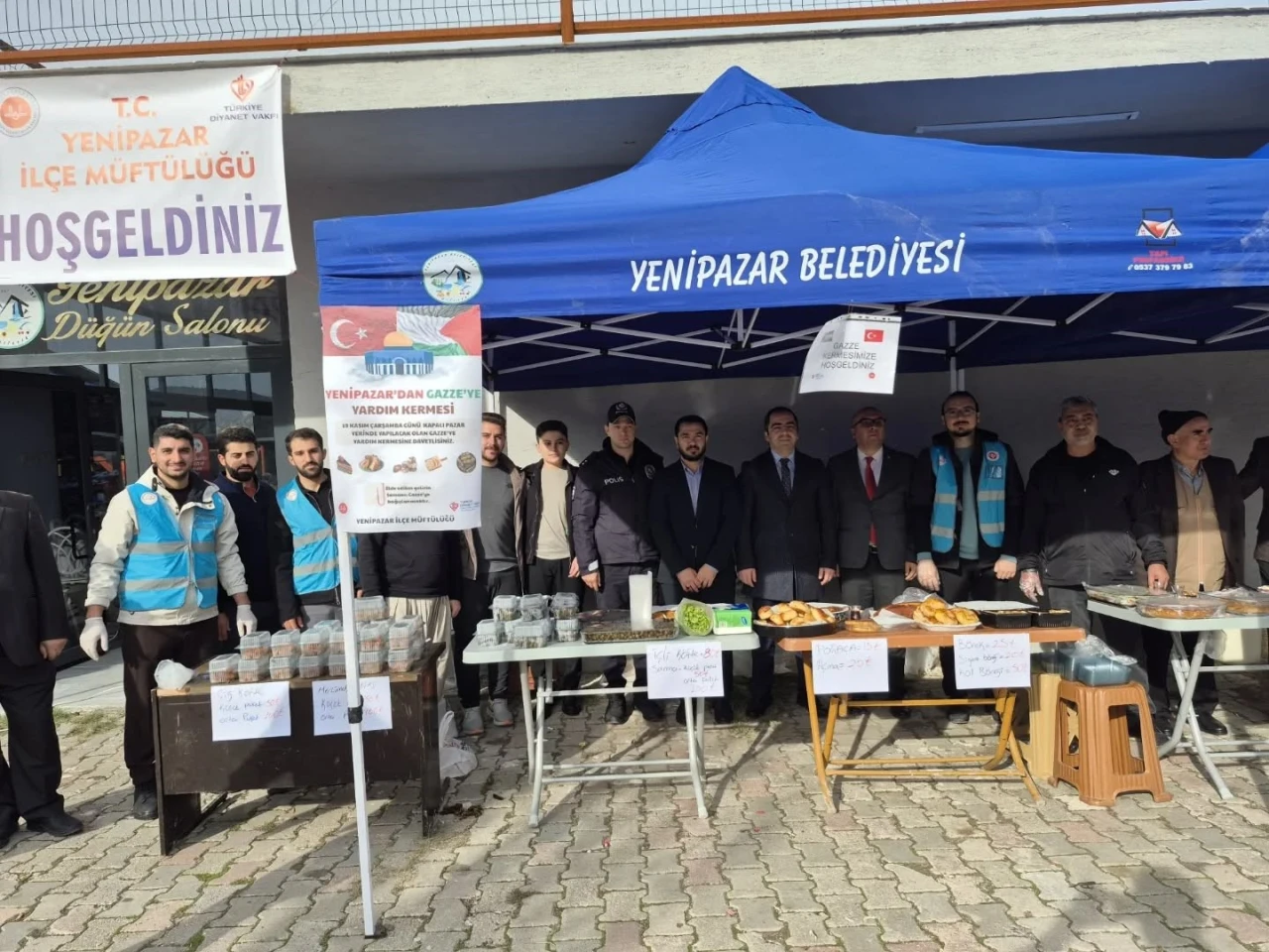 Yenipazar’da Gazze yararına hayır çarşısına yoğun ilgi