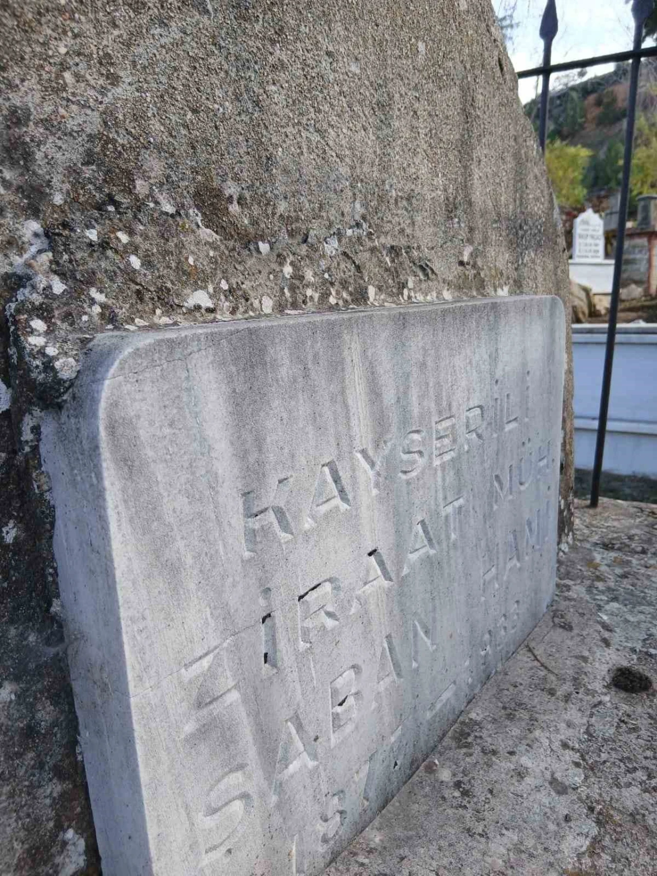 Ünlü şair Behçet Kemal Çağlar’ın babasının mezarı Bilecik’te bulundu