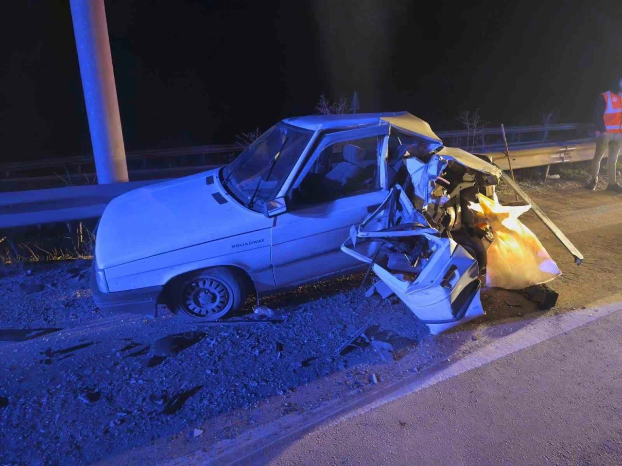 Bilecik’te Gece Yarısı Kaza: Tır Otomobile Arkadan Çarptı