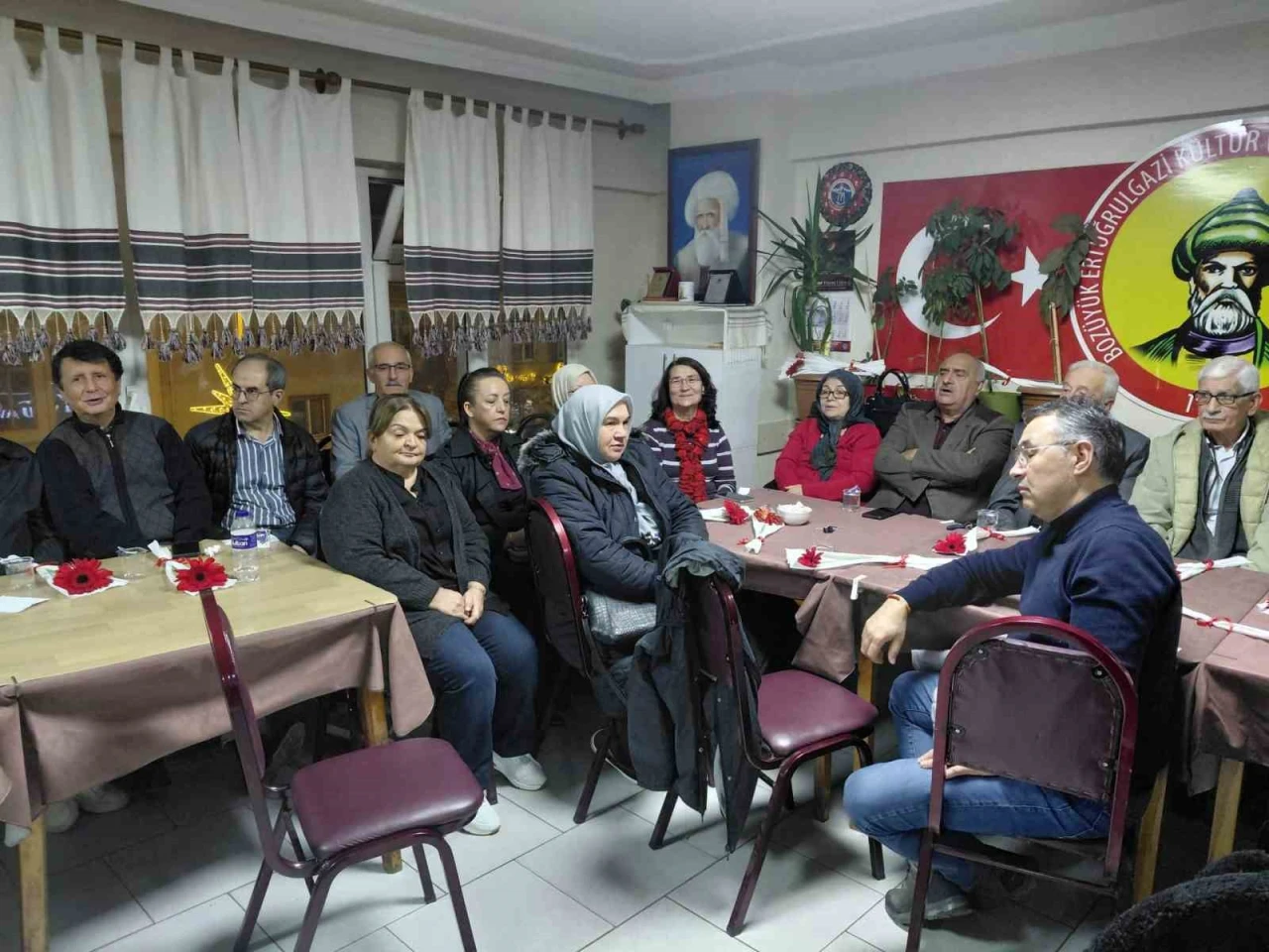 Bozüyük Ertuğrulgazi Kültür ve Sosyal Yardımlaşma Derneği öğretmenler gününü kutladı