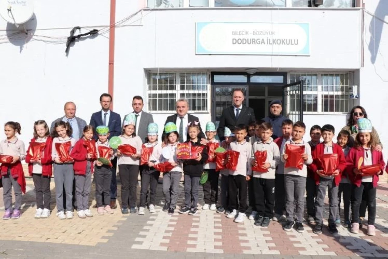 Bozüyük Kaymakamı Adem Öztürk Öğrencilerle Kitap Okudu