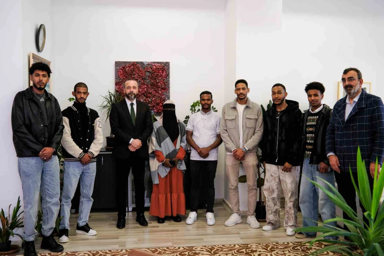 BŞEÜ Rektör Yardımcısı Yabancı Uyruklu Öğrencilerle Buluştu