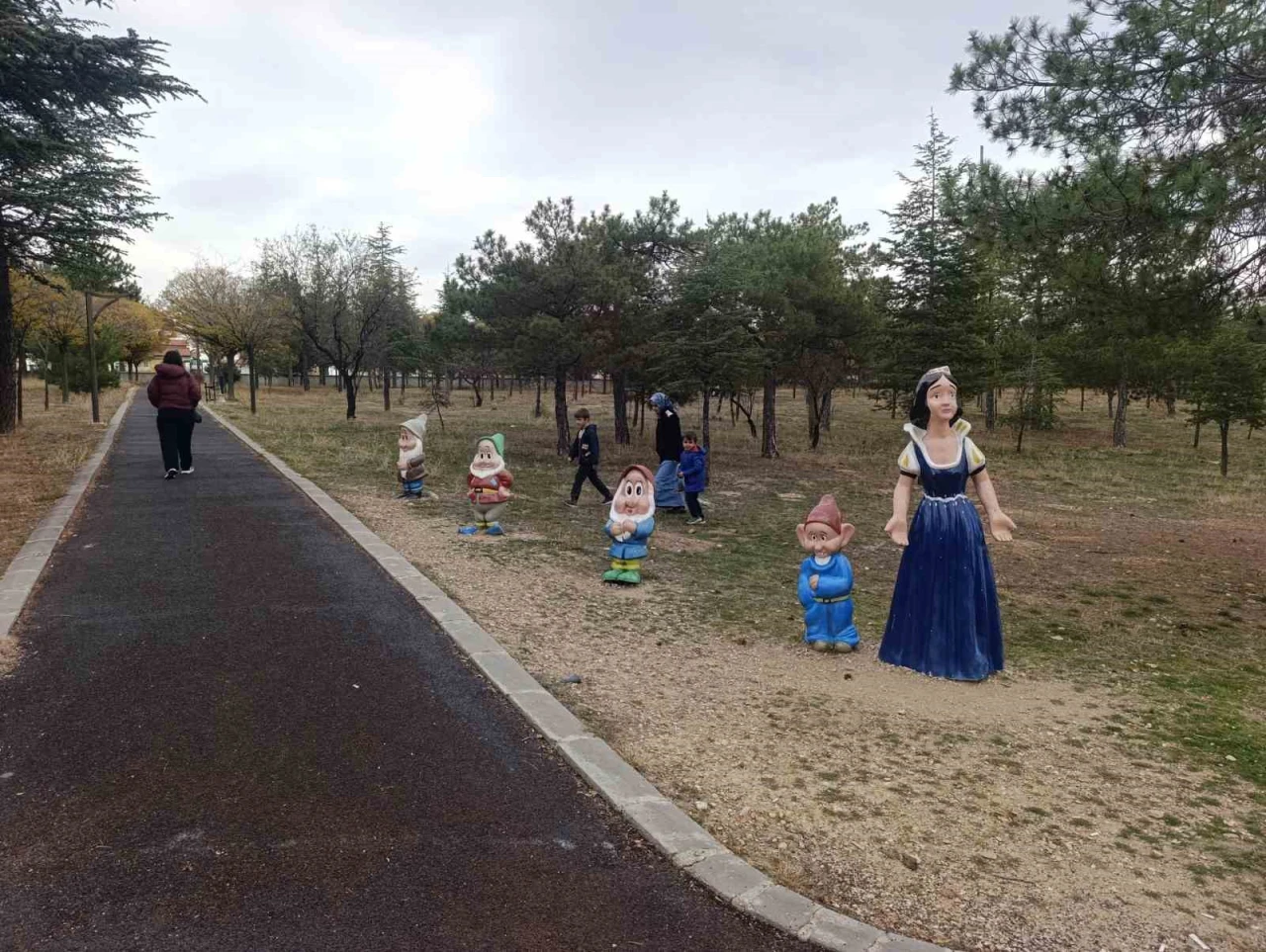 Bu kadarına da pes! Pamuk Prensesin cüceleri çalındı