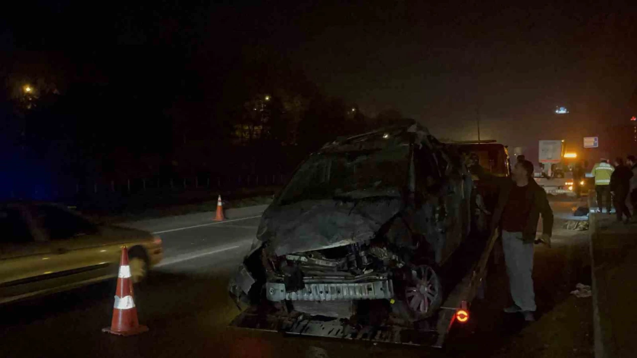 Direğe çarpıp karşı şeride geçen stajyer sürücünün alkollü olduğu öğrenildi
