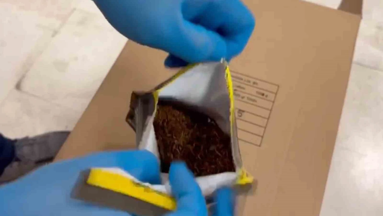 Tır Durduruldu, Milyonluk Kaçak Tütün Ortaya Çıktı!