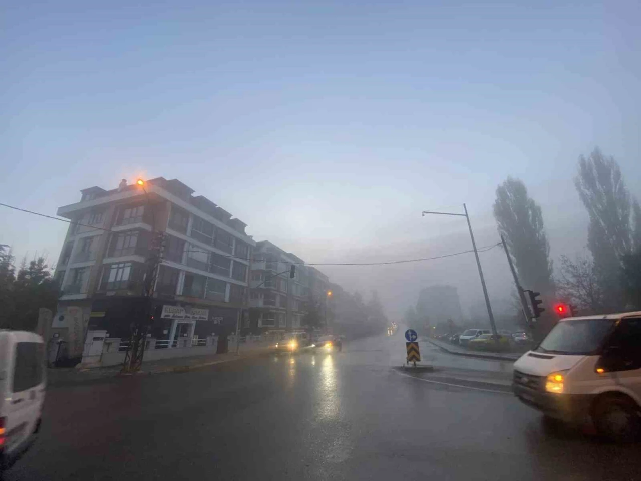 Eskişehir’de sisli hava görüş mesafesini düşürdü