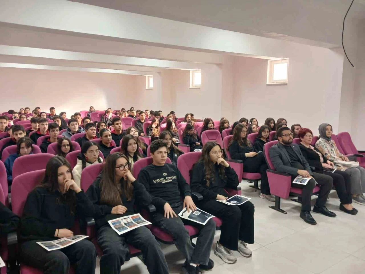 Gençlere dijital okuryazarlık ve dezenformasyonla mücadele eğitimi verildi