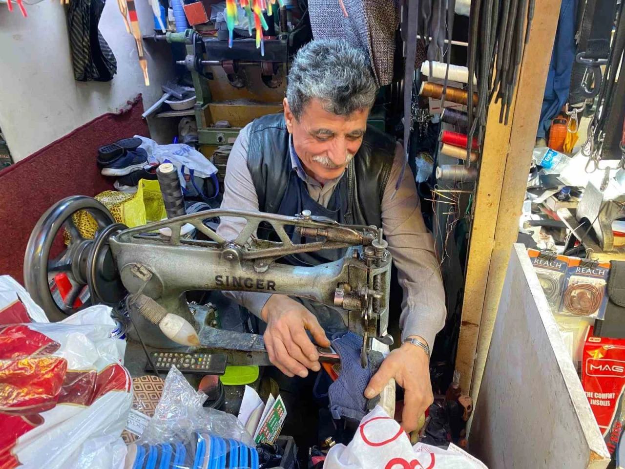 Ayakkabı Tamircilerinden Bütçe Dostu Çözüm