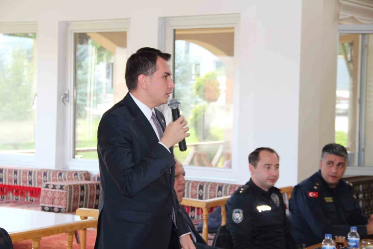 Kaymakam Erkan Atam, muhtarlarla buluştu